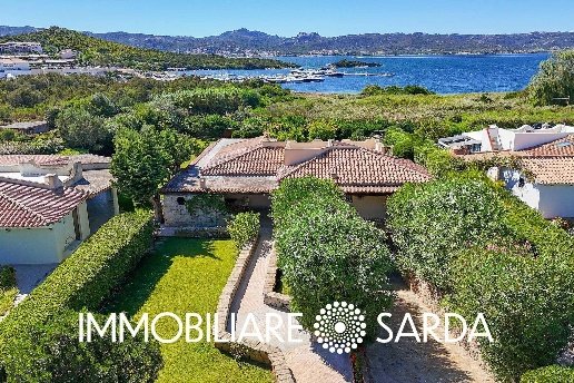 casa indipendente in vendita ad Arzachena in zona Baja Sardinia