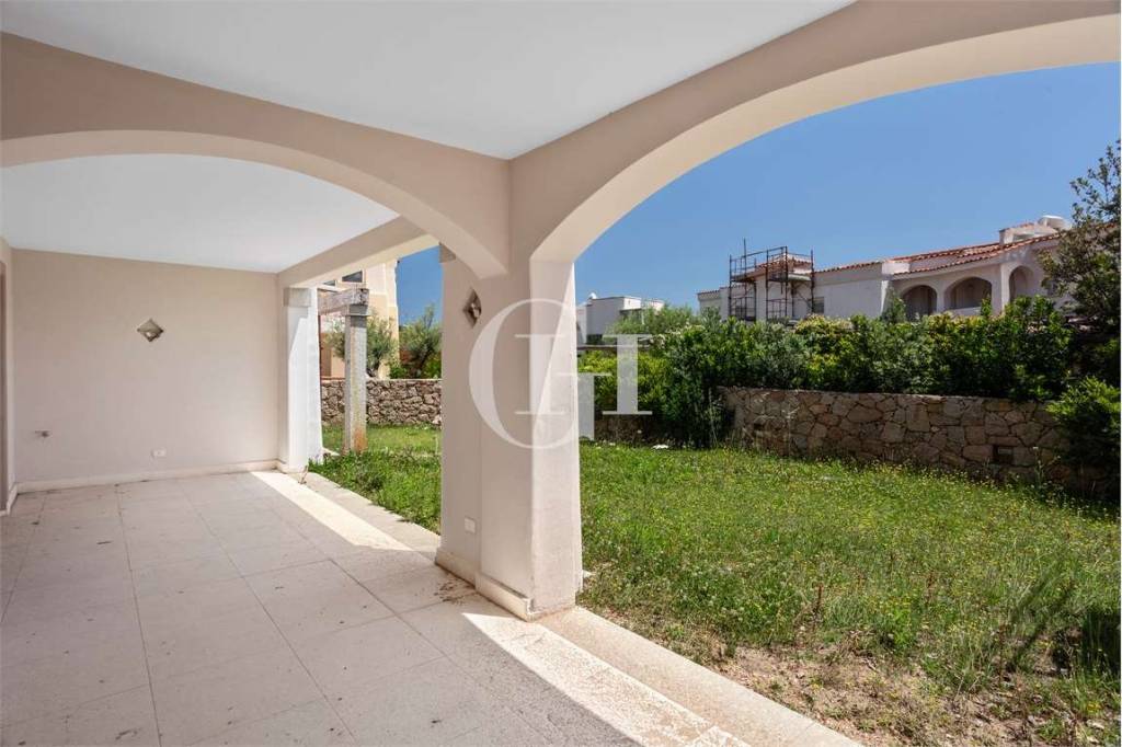 casa indipendente in vendita ad Arzachena in zona Abbiadori