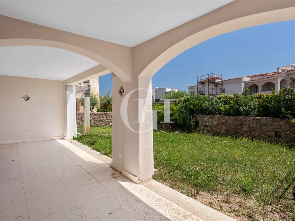 casa indipendente in vendita ad Arzachena in zona Abbiadori