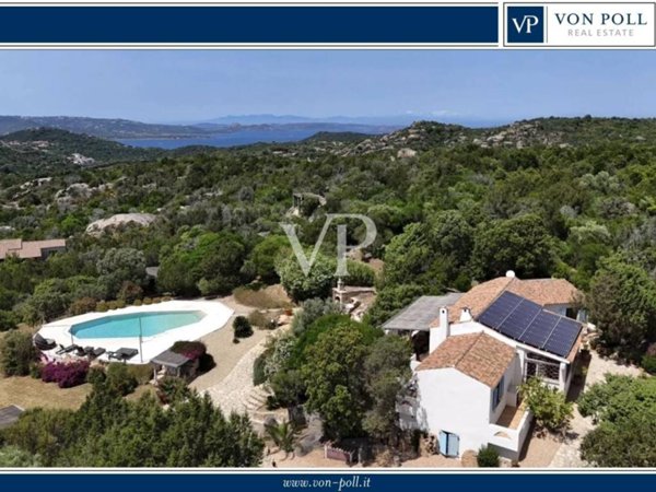 casa indipendente in vendita ad Arzachena in zona Baja Sardinia