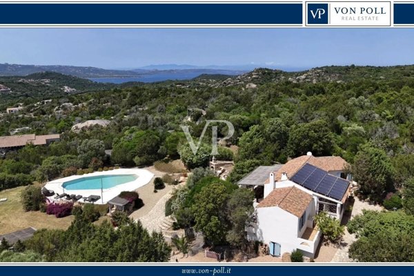 casa indipendente in vendita ad Arzachena in zona Baja Sardinia