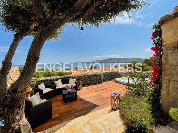 casa indipendente in vendita ad Arzachena in zona Cannigione