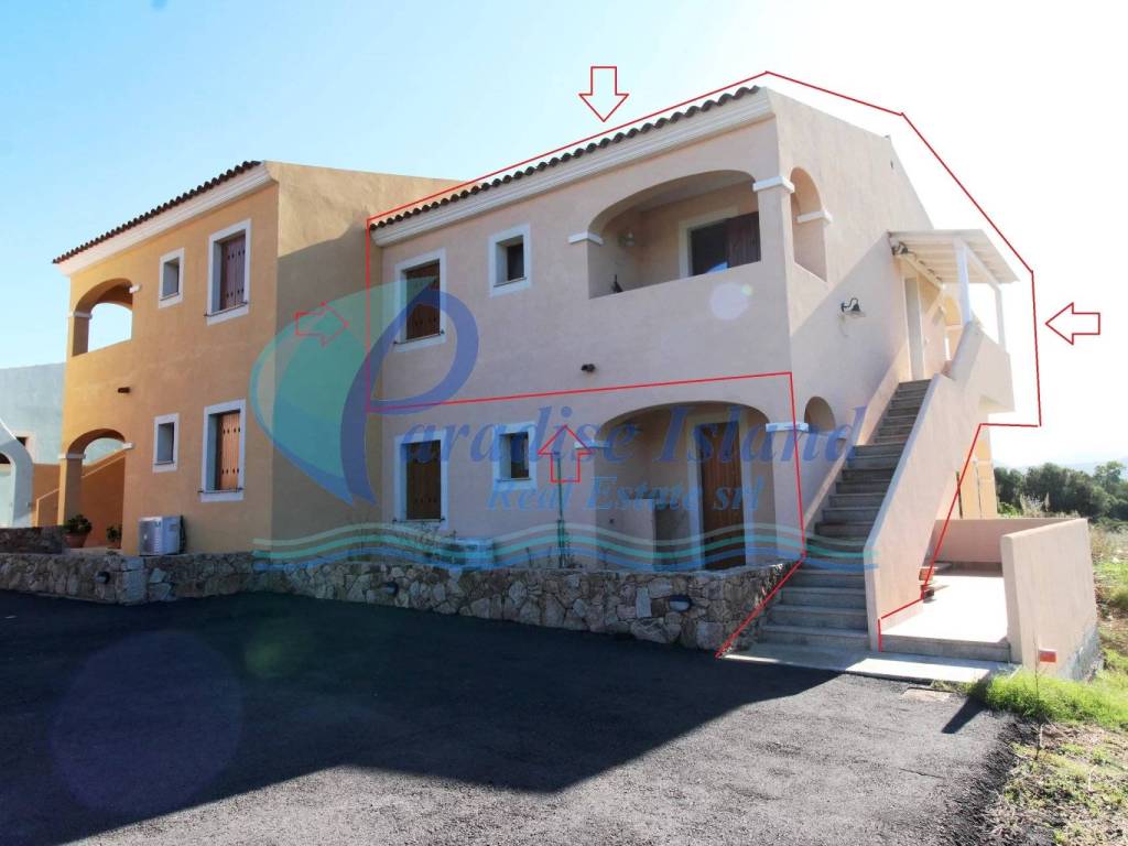 appartamento in vendita ad Arzachena in zona Abbiadori