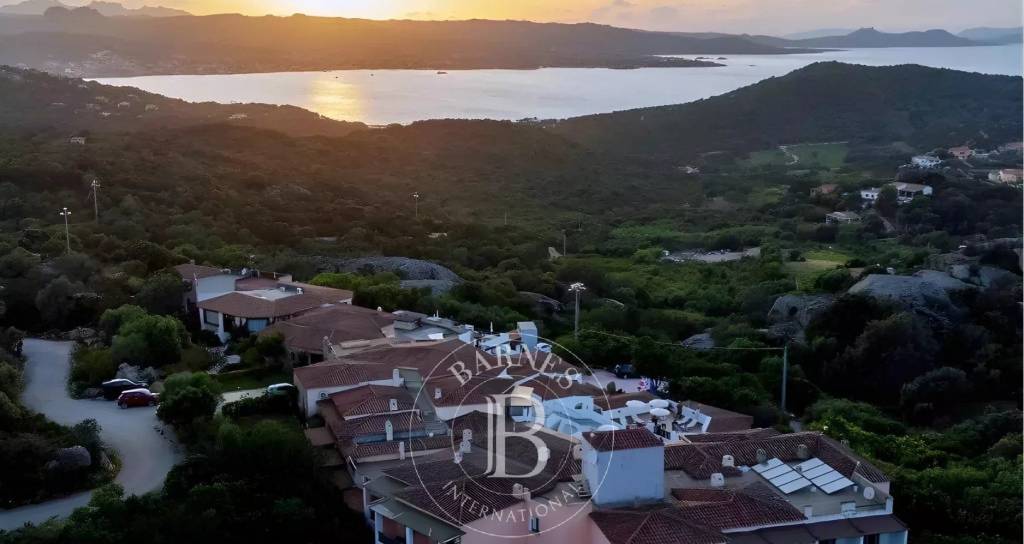 negozio in vendita ad Arzachena in zona Baja Sardinia