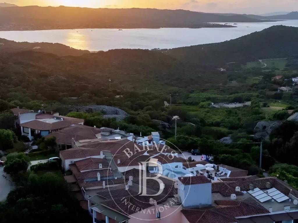 negozio in vendita ad Arzachena in zona Baja Sardinia