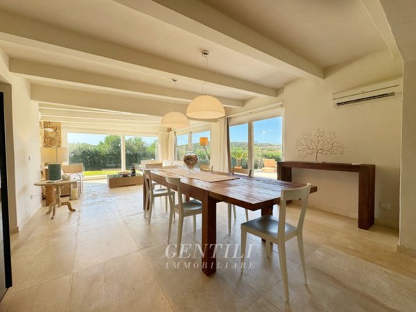 casa indipendente in vendita ad Arzachena in zona Baja Sardinia