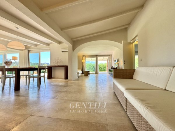 casa indipendente in vendita ad Arzachena in zona Baja Sardinia