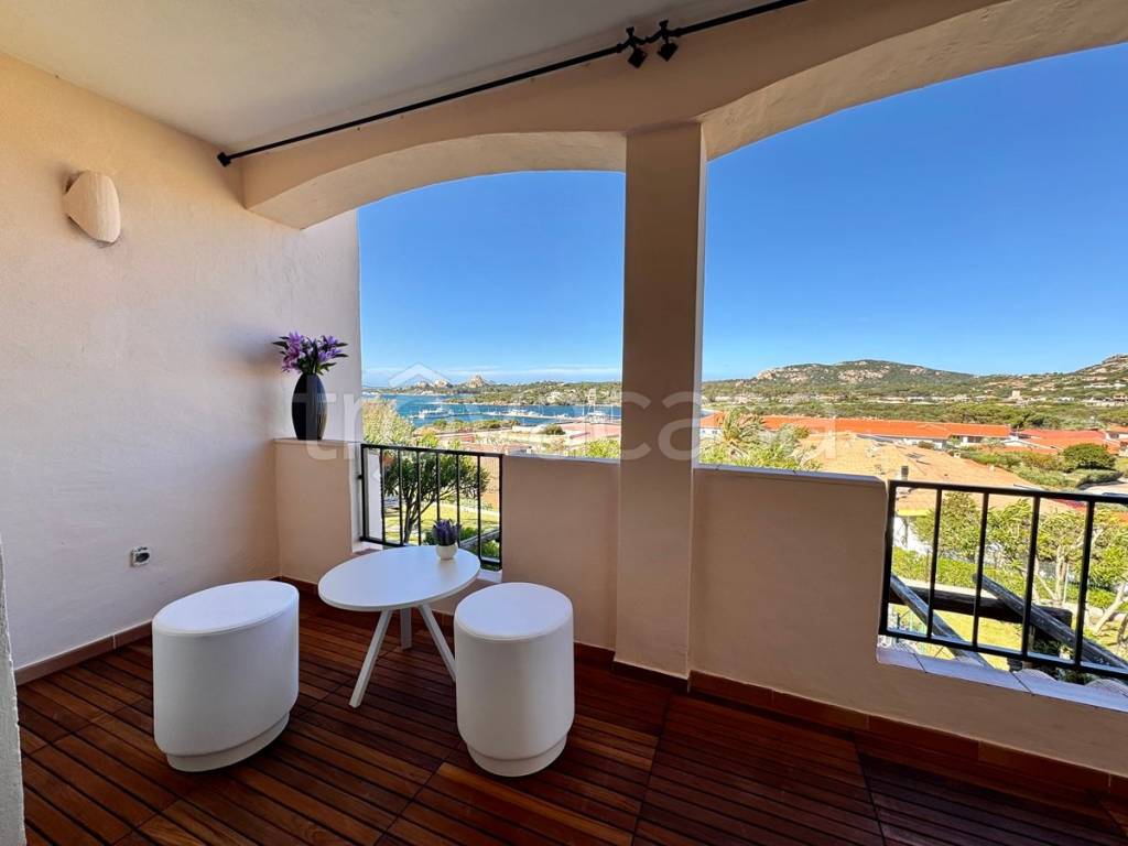 appartamento in vendita ad Arzachena in zona Poltu Quatu