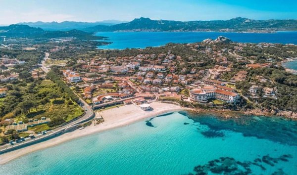 casa indipendente in vendita ad Arzachena in zona Baja Sardinia