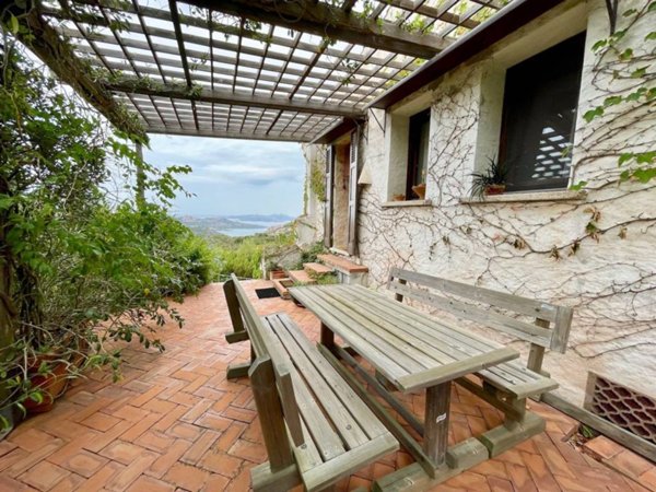 casa indipendente in vendita ad Arzachena in zona Cannigione