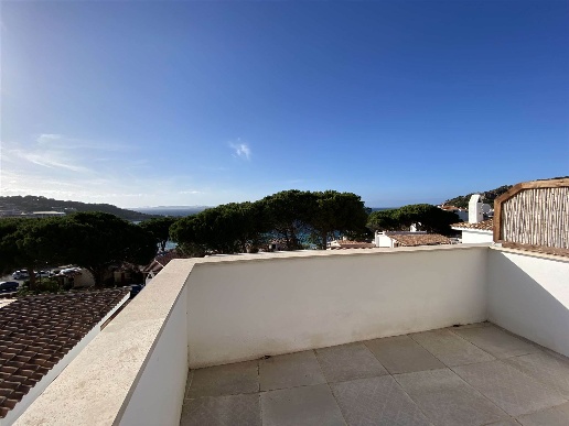 appartamento in vendita ad Arzachena in zona Baja Sardinia