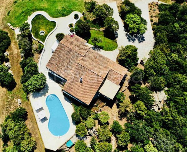 casa indipendente in vendita ad Arzachena in zona Cannigione