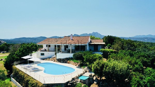 casa indipendente in vendita ad Arzachena in zona Cannigione
