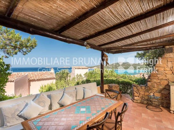 appartamento in vendita ad Arzachena in zona Pantogia