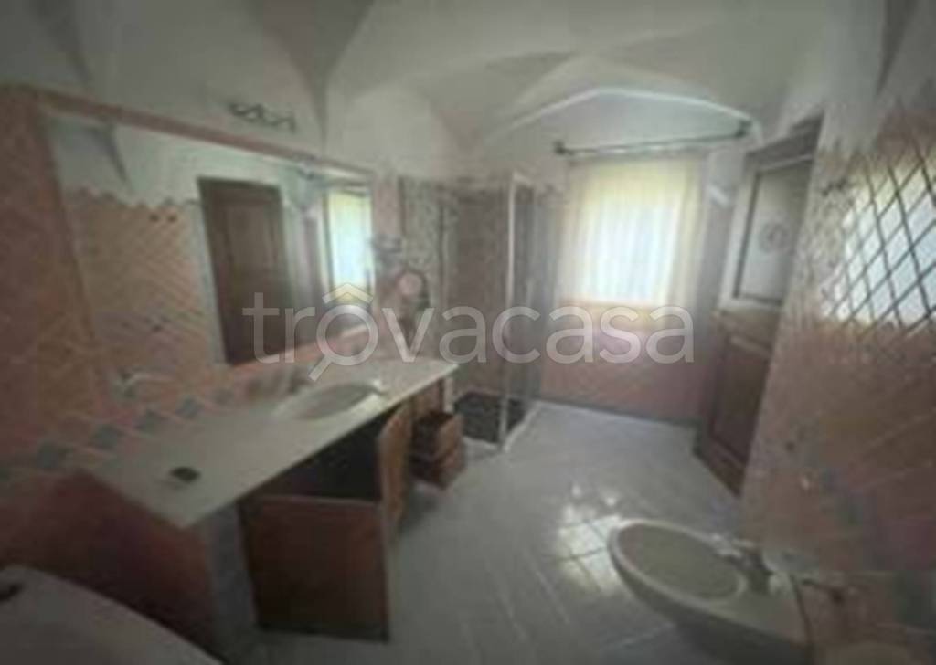 negozio in vendita ad Arzachena in zona Baja Sardinia