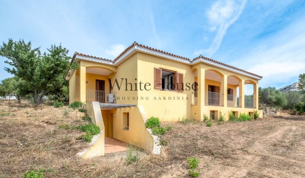 casa indipendente in vendita ad Arzachena in zona Cannigione