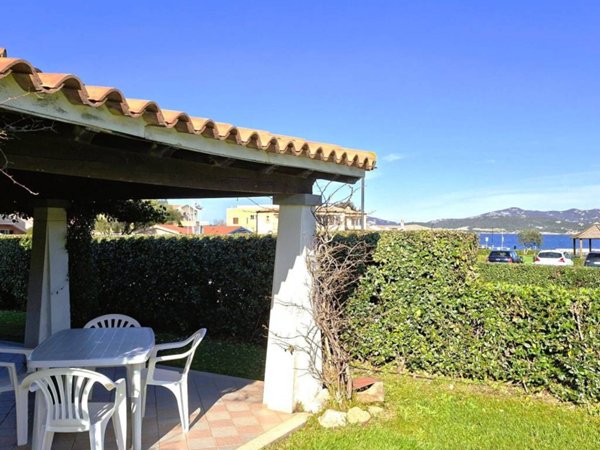 casa indipendente in vendita ad Arzachena in zona Cannigione