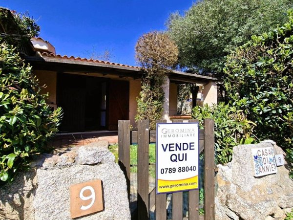 casa indipendente in vendita ad Arzachena in zona Cannigione
