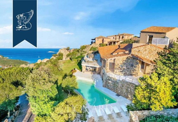 casa indipendente in vendita ad Arzachena in zona Porto Cervo
