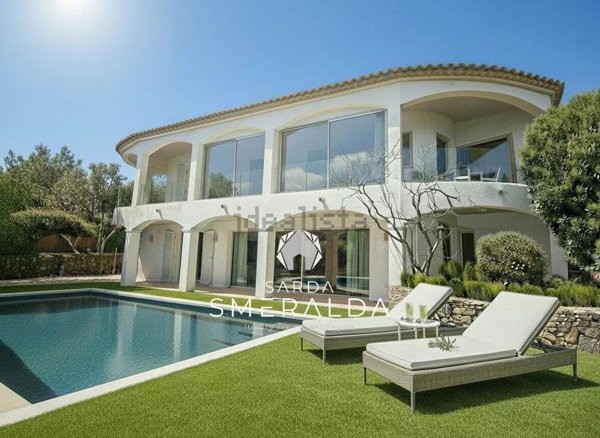 casa indipendente in vendita ad Arzachena in zona Baja Sardinia