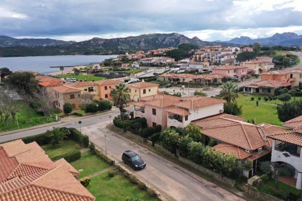 casa indipendente in vendita ad Arzachena in zona Cannigione