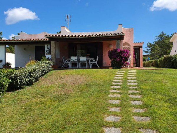 casa indipendente in vendita ad Arzachena in zona Baja Sardinia
