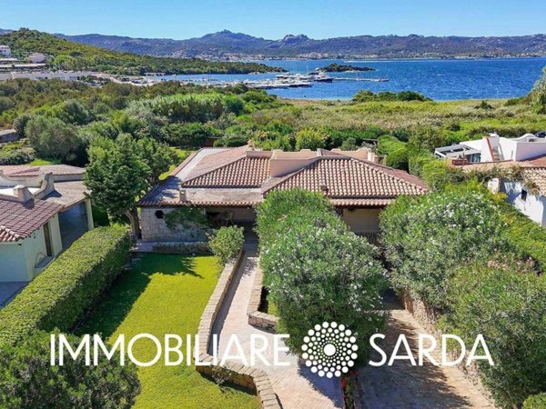 casa indipendente in vendita ad Arzachena in zona Cannigione