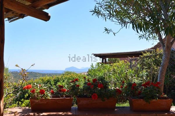 appartamento in vendita ad Arzachena in zona Romazzino