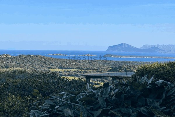 appartamento in vendita ad Arzachena in zona Romazzino