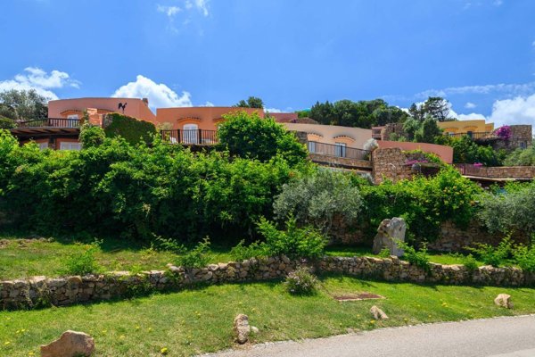 appartamento in vendita ad Arzachena in zona Pantogia