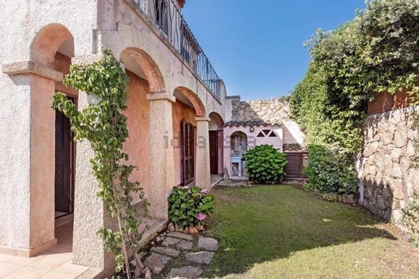 appartamento in vendita ad Arzachena