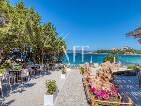 appartamento in vendita ad Arzachena in zona Baja Sardinia