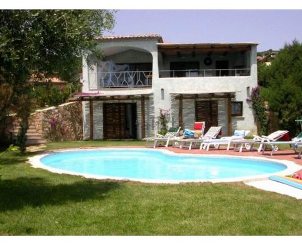 casa indipendente in vendita ad Arzachena in zona Abbiadori