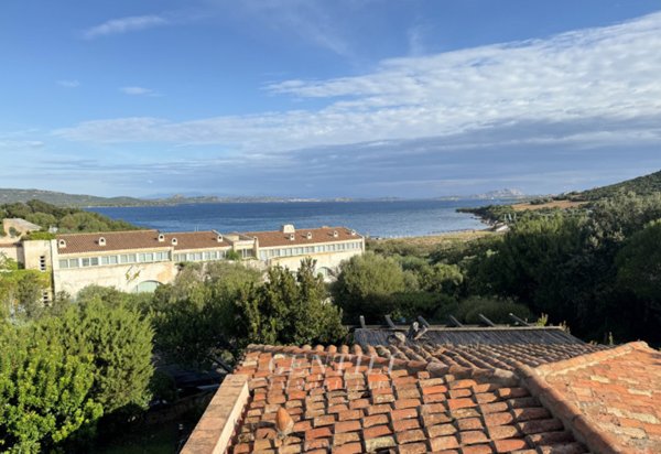 appartamento in vendita ad Arzachena in zona Baja Sardinia