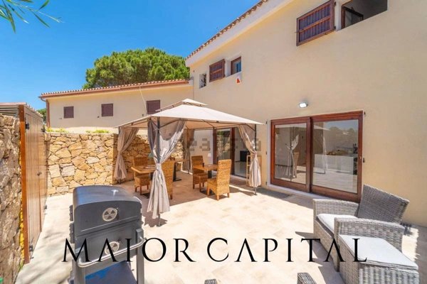 casa indipendente in vendita ad Arzachena in zona Baja Sardinia