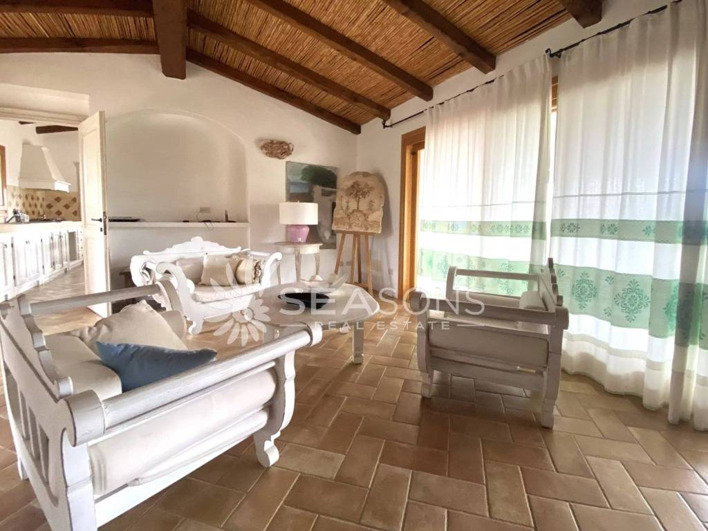 casa indipendente in vendita ad Arzachena in zona Baja Sardinia