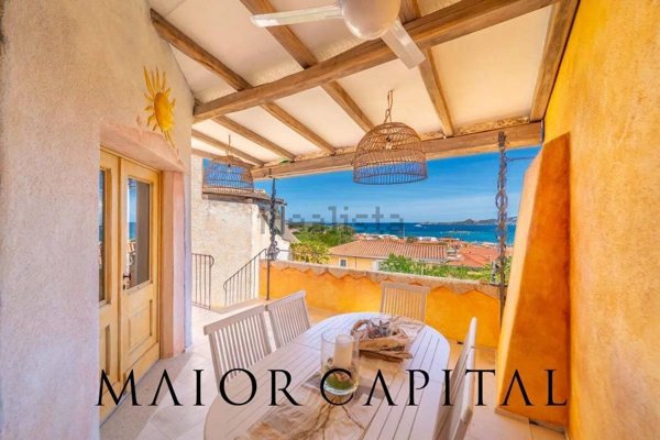 casa indipendente in vendita ad Arzachena in zona Cannigione