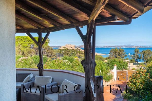 casa indipendente in vendita ad Arzachena in zona Baja Sardinia