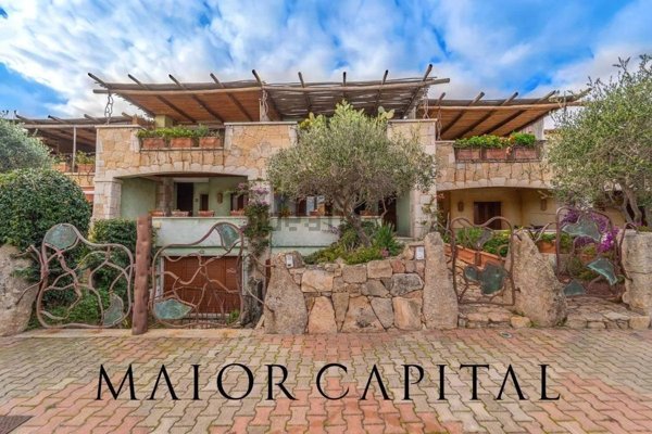 casa indipendente in vendita ad Arzachena in zona Cannigione