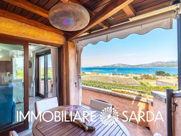 casa indipendente in vendita ad Arzachena in zona Cannigione