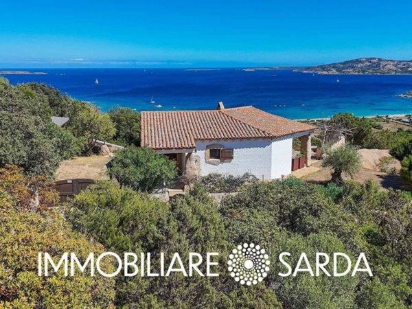 casa indipendente in vendita ad Arzachena in zona Cannigione