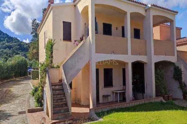 appartamento in vendita ad Arzachena in zona Cannigione