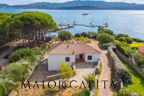 casa indipendente in vendita ad Arzachena in zona Cannigione