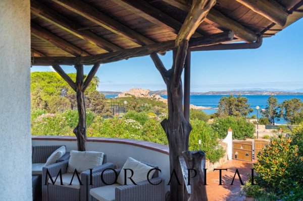 casa indipendente in vendita ad Arzachena in zona Baja Sardinia