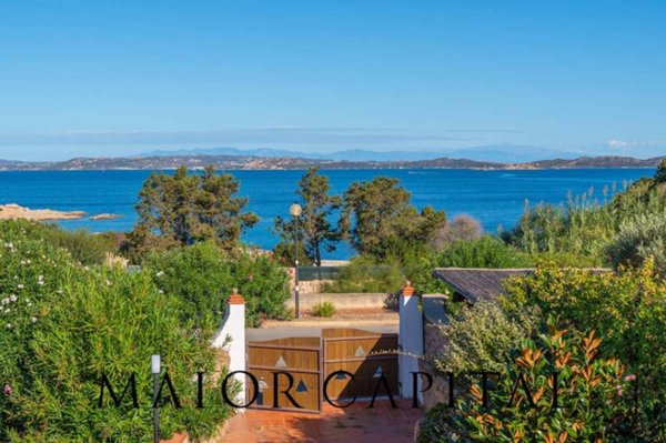 casa indipendente in vendita ad Arzachena in zona Baja Sardinia