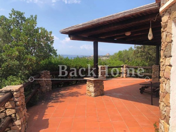 casa indipendente in vendita ad Arzachena in zona Baja Sardinia