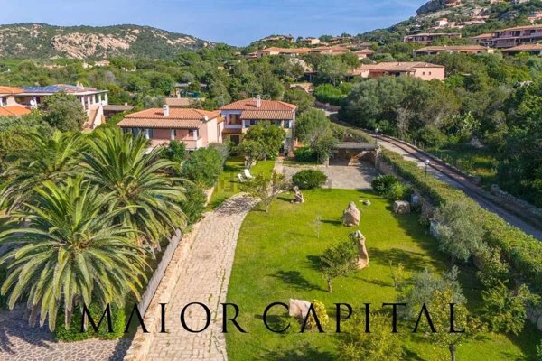 casa indipendente in vendita ad Arzachena in zona Baja Sardinia