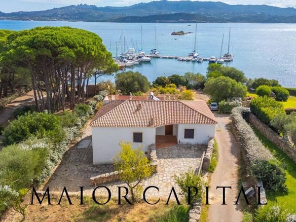 casa indipendente in vendita ad Arzachena in zona Cannigione