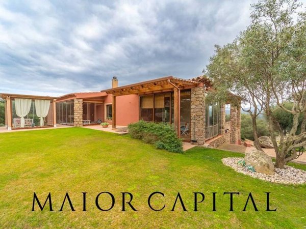 casa indipendente in vendita ad Arzachena in zona Capriccioli