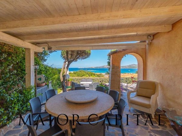 casa indipendente in vendita ad Arzachena in zona Cannigione